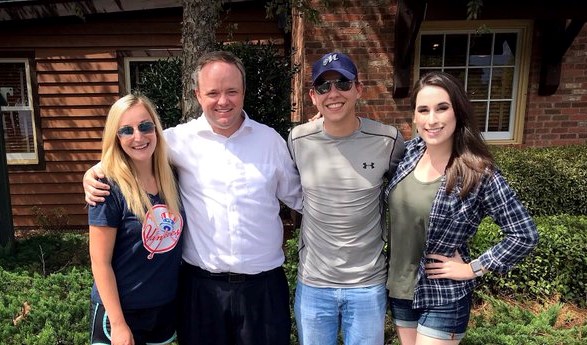 Curran is enjoying her healthy life with her co-anchors.